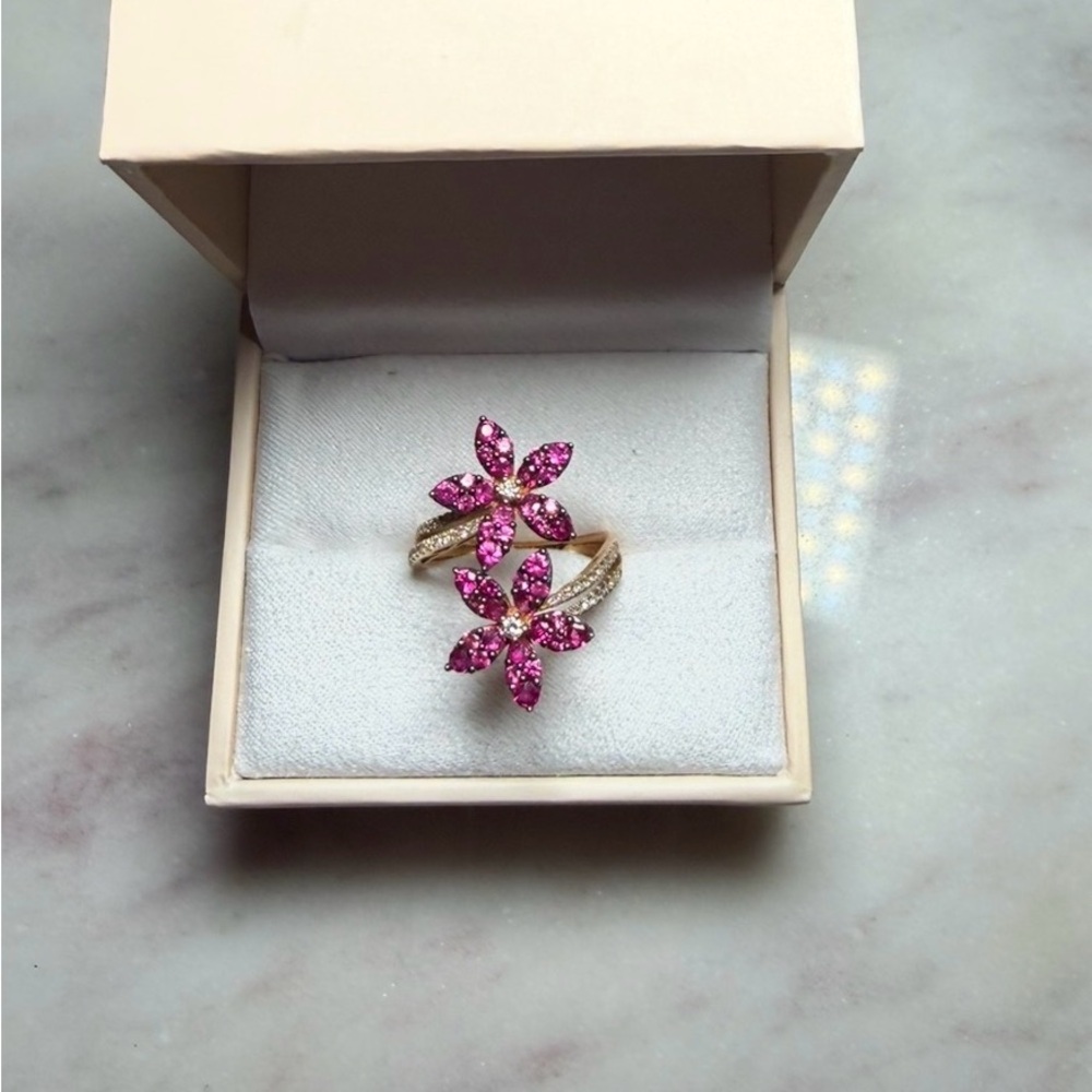 Effy Ruby flower ring - Picture 2 of 3
